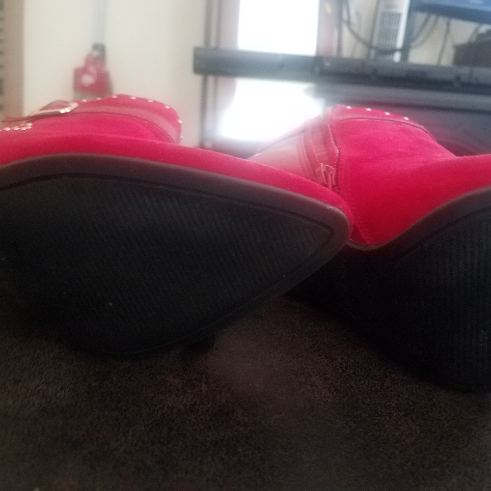 Heels - Picture 2 of 4